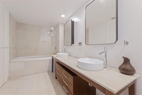 Condominio en venta en Miami, Florida, 1 dormitorio, 96.15 m2 № 2176295 - foto 5