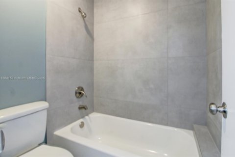 Купить кондоминиум в Хомстед, Флорида 2 спальни, 89.19м2, № 1896393 - фото 16