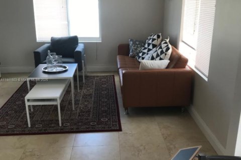 Propiedad comercial en venta en Miami, Florida, 1191.47 m2 № 1967350 - foto 23