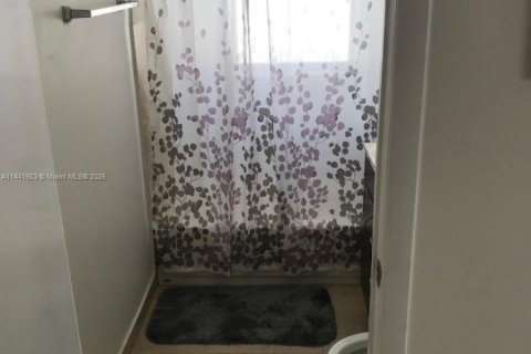 Propiedad comercial en venta en Miami, Florida, 1191.47 m2 № 1967350 - foto 24