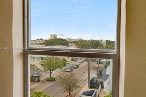 Propiedad comercial en venta en Miami, Florida, 1191.47 m2 № 1967350 - foto 8