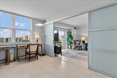 Купить кондоминиум в Хайленд-Бич, Флорида 5 комнат, 102.19м2, № 2085618 - фото 16