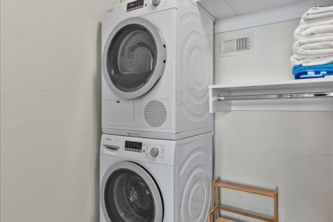 Купить кондоминиум в Хайленд-Бич, Флорида 5 комнат, 102.19м2, № 2085618 - фото 19