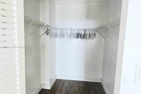 Condominio en alquiler en Hallandale Beach, Florida, 1 dormitorio, 85.01 m2 № 2081315 - foto 14