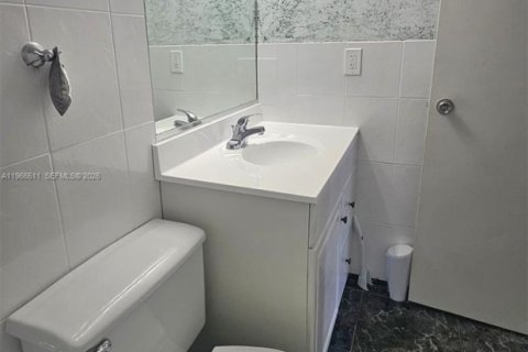 Condominio en alquiler en Hallandale Beach, Florida, 1 dormitorio, 85.01 m2 № 2081315 - foto 18