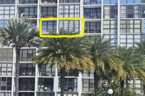 Condominio en alquiler en Hallandale Beach, Florida, 1 dormitorio, 85.01 m2 № 2081315 - foto 2