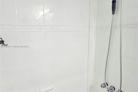 Condominio en alquiler en Hallandale Beach, Florida, 1 dormitorio, 85.01 m2 № 2081315 - foto 19