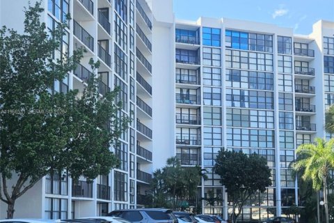 Condominio en Hallandale Beach, Florida, 1 dormitorio  № 2081315