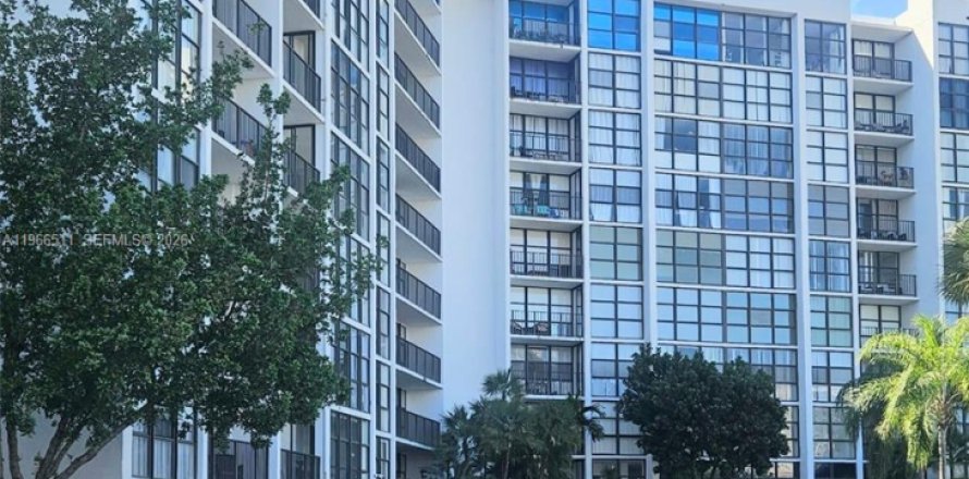 Condominio en Hallandale Beach, Florida, 1 dormitorio  № 2081315