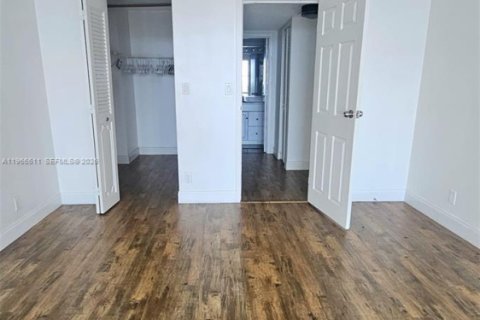 Condominio en alquiler en Hallandale Beach, Florida, 1 dormitorio, 85.01 m2 № 2081315 - foto 13