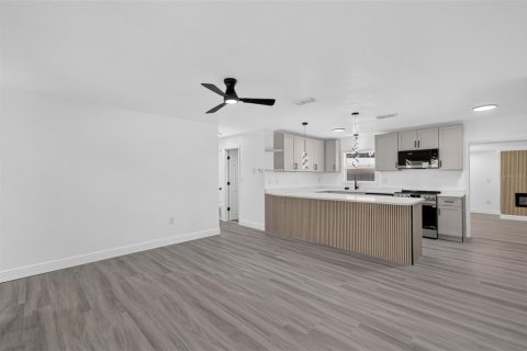 Casa en venta en Fruitland Park, Florida, 3 dormitorios, 156.17 m2 № 2199385 - foto 12