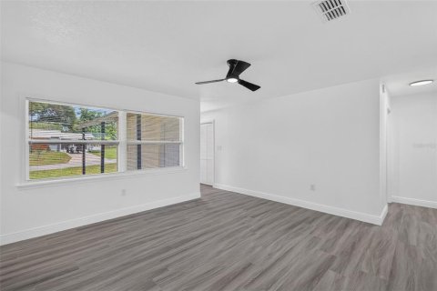 Casa en venta en Fruitland Park, Florida, 3 dormitorios, 156.17 m2 № 2199385 - foto 11