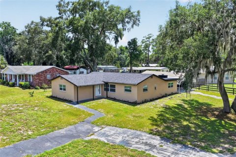 Casa en venta en Fruitland Park, Florida, 3 dormitorios, 156.17 m2 № 2199385 - foto 2