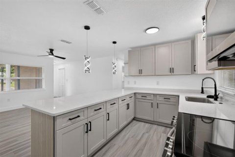Casa en venta en Fruitland Park, Florida, 3 dormitorios, 156.17 m2 № 2199385 - foto 16