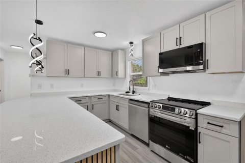 Casa en venta en Fruitland Park, Florida, 3 dormitorios, 156.17 m2 № 2199385 - foto 14