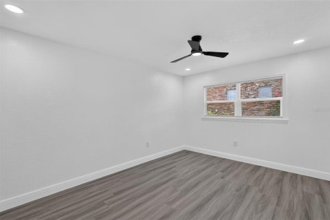 Casa en venta en Fruitland Park, Florida, 3 dormitorios, 156.17 m2 № 2199385 - foto 24