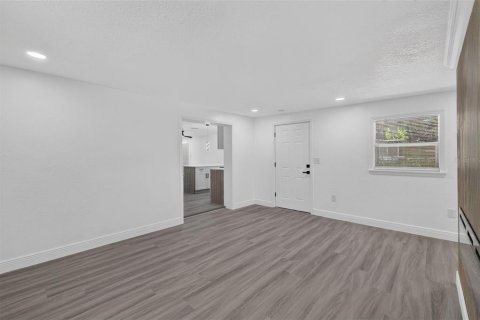 Casa en venta en Fruitland Park, Florida, 3 dormitorios, 156.17 m2 № 2199385 - foto 21