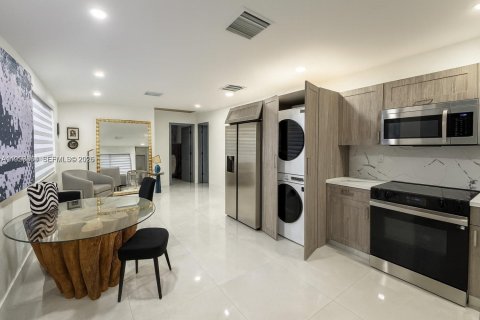 Casa en alquiler en Miami, Florida, 1 dormitorio, 51.1 m2 № 2017486 - foto 3