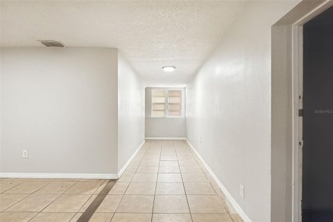 House in Orlando, Florida 3 bedrooms, 171.4 sq.m. № 2419186 - photo 14