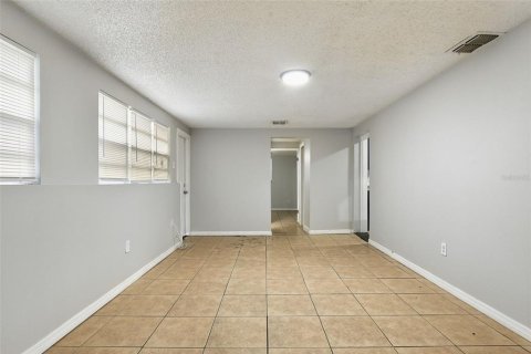 House in Orlando, Florida 3 bedrooms, 171.4 sq.m. № 2419186 - photo 8