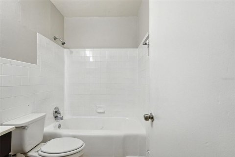 House in Orlando, Florida 3 bedrooms, 171.4 sq.m. № 2419186 - photo 28