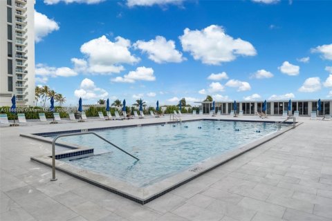 Propiedad comercial en venta en Miami Beach, Florida № 1850416 - foto 13