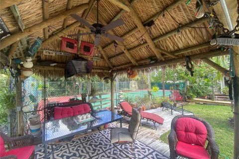 House in Davie, Florida 4 bedrooms, 279.08 sq.m. № 1689467 - photo 14