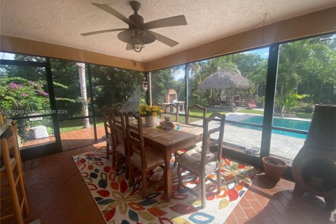 House in Davie, Florida 4 bedrooms, 279.08 sq.m. № 1689467 - photo 13