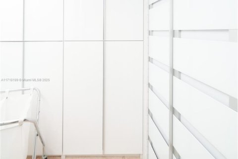 Condo in Key Biscayne, Florida, 3 bedrooms  № 1865754 - photo 24