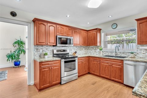 Villa ou maison à vendre à Miramar, Floride: 5 chambres, 313.82 m2 № 2084865 - photo 8