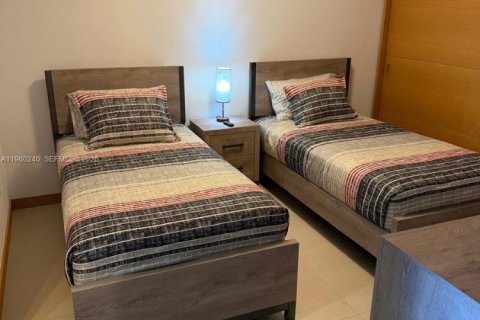 Condo in Hallandale Beach, Florida, 3 bedrooms  № 2052897 - photo 15