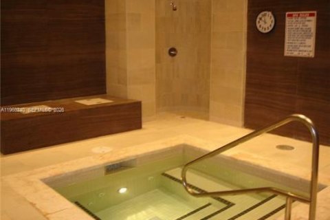 Condo in Hallandale Beach, Florida, 3 bedrooms  № 2052897 - photo 25