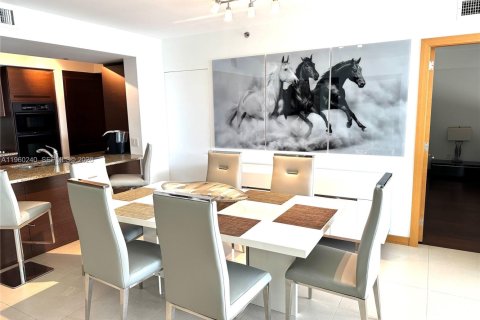 Condo in Hallandale Beach, Florida, 3 bedrooms  № 2052897 - photo 9