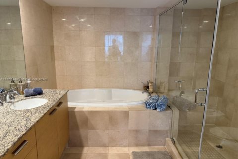 Condo in Hallandale Beach, Florida, 3 bedrooms  № 2052897 - photo 12
