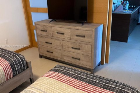 Condo in Hallandale Beach, Florida, 3 bedrooms  № 2052897 - photo 16