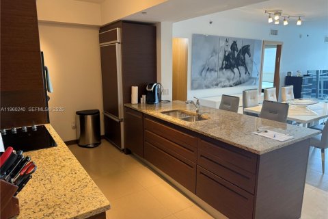 Condo in Hallandale Beach, Florida, 3 bedrooms  № 2052897 - photo 4