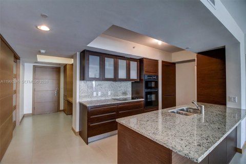 Condo in Hallandale Beach, Florida, 3 bedrooms  № 2052897 - photo 3