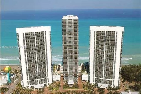 Condo in Hallandale Beach, Florida, 3 bedrooms  № 2052897 - photo 28