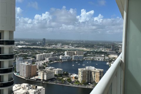 Condo in Hallandale Beach, Florida, 3 bedrooms  № 2052897 - photo 30