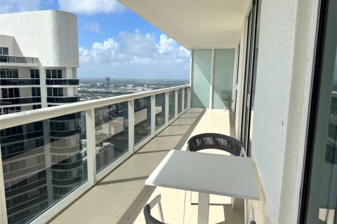 Condo in Hallandale Beach, Florida, 3 bedrooms  № 2052897 - photo 17