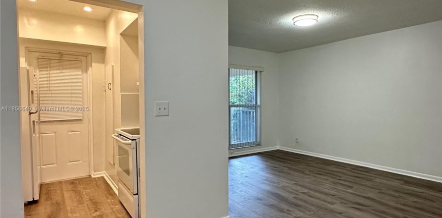 Appartement à Hollywood, Floride 1 chambre № 1878702