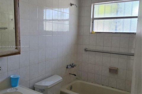 Villa ou maison à vendre à Miami Gardens, Floride: 4 chambres, 117.06 m2 № 1966856 - photo 5