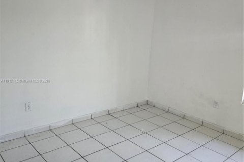 Villa ou maison à vendre à Miami Gardens, Floride: 4 chambres, 117.06 m2 № 1966856 - photo 4