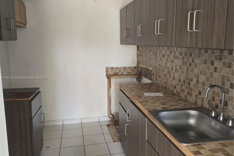 Villa ou maison à vendre à Miami Gardens, Floride: 4 chambres, 117.06 m2 № 1966856 - photo 3