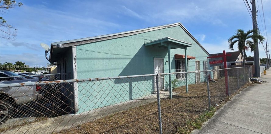 Villa ou maison à Miami Gardens, Floride 4 chambres, 117.06 m2 № 1966856