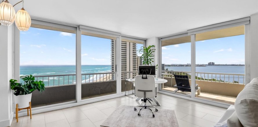 Condominio en Riviera Beach, Florida, 2 dormitorios  № 2146780