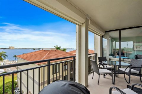 Condominio en venta en Saint Petersburg, Florida, 2 dormitorios, 106.84 m2 № 2222414 - foto 16