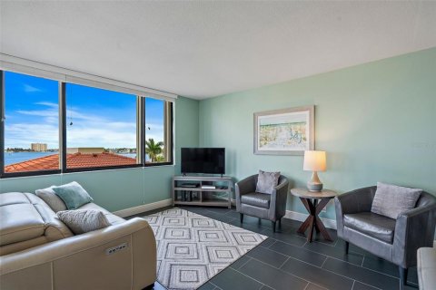 Condominio en venta en Saint Petersburg, Florida, 2 dormitorios, 106.84 m2 № 2222414 - foto 10