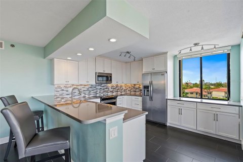 Condominio en venta en Saint Petersburg, Florida, 2 dormitorios, 106.84 m2 № 2222414 - foto 11