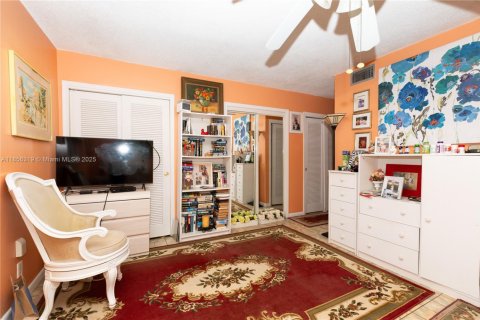 Condo in Hallandale Beach, Florida, 2 bedrooms  № 1881812 - photo 6